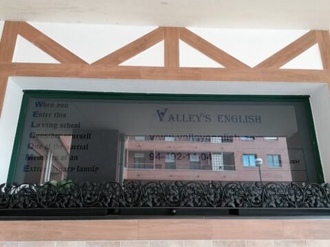 VALLEYS ENGLISH photo